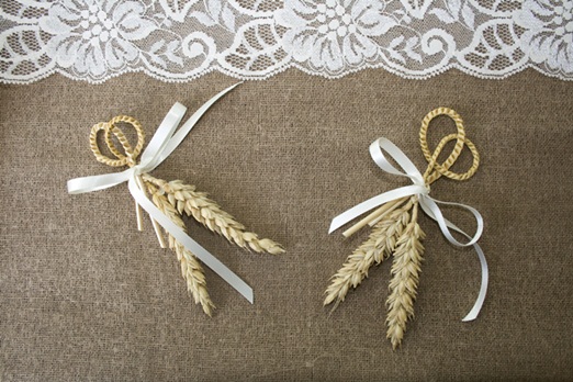 Lovers knot straw wedding favours