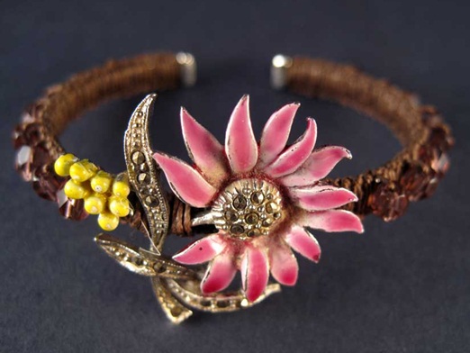 Beautiful heirloom brooch bracelet