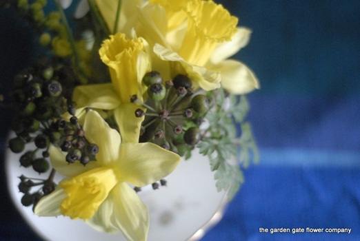 Cheerful yellow seasonal spring wedding flowers