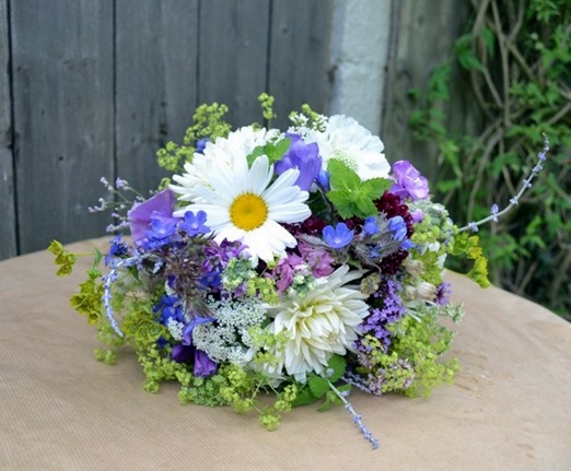 JW Blooms summer bouquet
