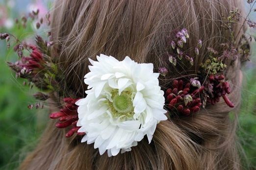 Natural wedding hair flowers with grasses and honeysuckle