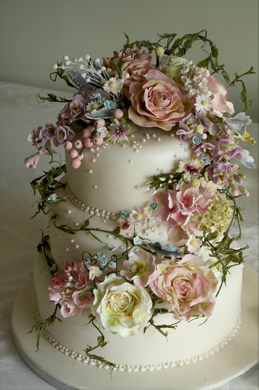 'Vintage Dream' wedding cake from Amy Swann Cakes