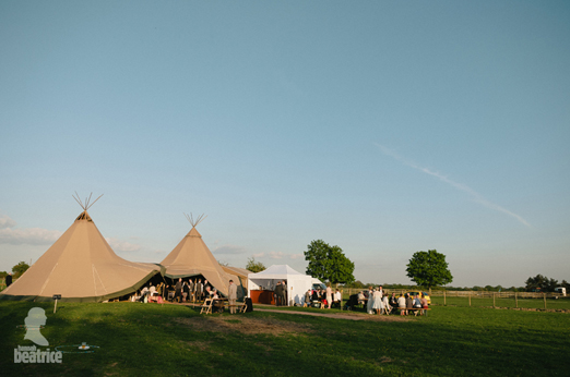 Relaxed tipi farm wedding – photography http://www.photography.hannahbeatrice.co.uk/