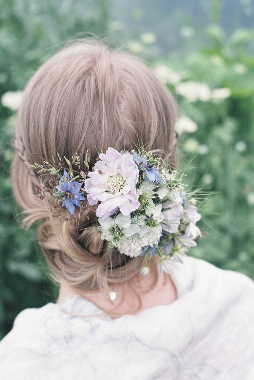 Nigella, scabious and wild grass wedding hair flowers