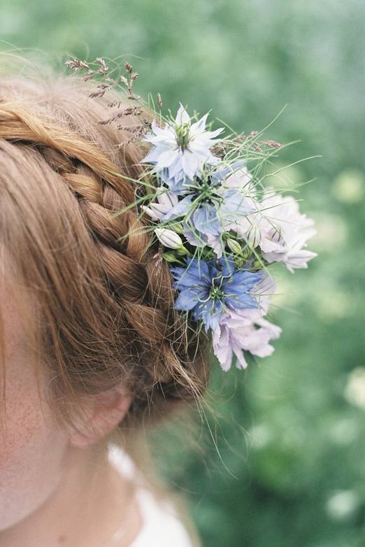 Pastel coloured nigella and scabious wedding hair flowers