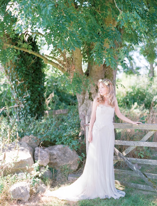 Elegant country bride – photography http://www.taylorandporter.co.uk/ 