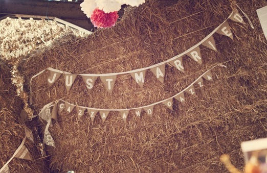 Just married hessian bunting – photography http://www.milestones-photography.co.uk/ 
