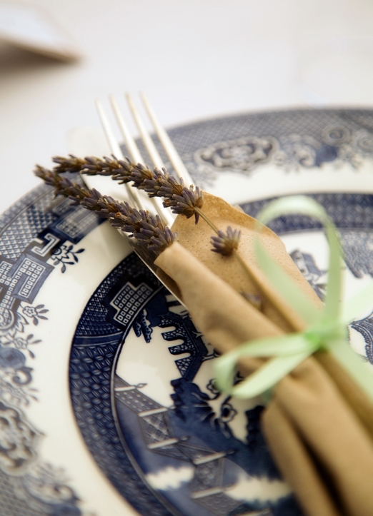 Lavender place setting – photography http://www.philevansphoto.co.uk/ Lavender place setting – photography http://www.philevansphoto.co.uk/
