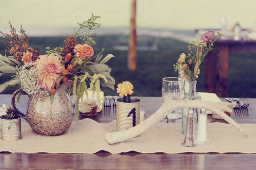 Eclectic vintage wedding tables - photography http://www.redanchorphoto.com/