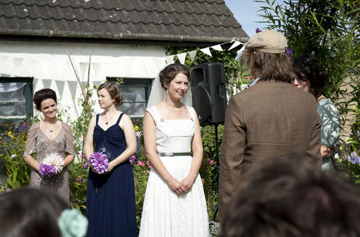 Bridget and Jeremy’s laidback Irish wedding with a vintage wedding dress, homegrown flowers and inspiring homemade décor – photography www.kristinaeixenberger.com 