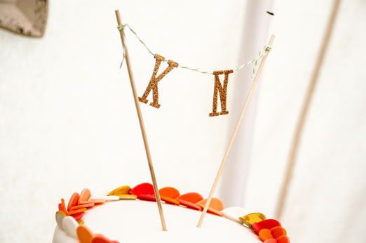 Sparkly gold glitter initial wedding cake topper - Photography by http://tvcrphotography.weebly.com/
