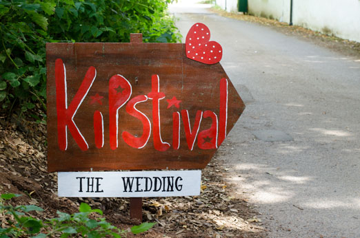 Festival wedding sign - Photography by http://tvcrphotography.weebly.com/