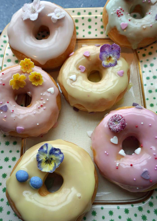 pastel_crystallised_flower_doughnuts