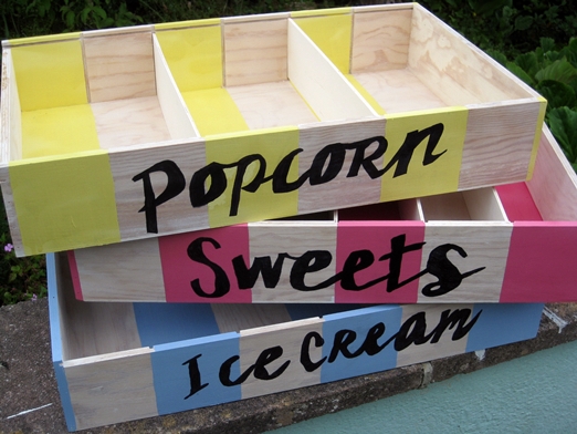 DIY wedding popcorn, sweets and ice cream trays
