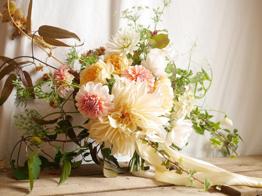 Autumn bridal bouquet of Dahlias, ammi and ivy by Wild Bunch Flowers // The Natural Wedding Company