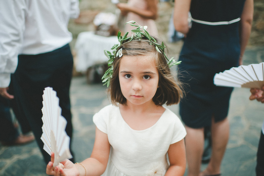Bridesmaid with olive branch crown // photography www.padilla-rigau.com 