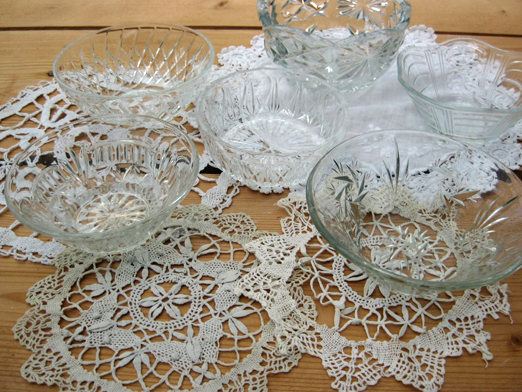 Vintage glass bowls and doilies // The Natural Wedding Company