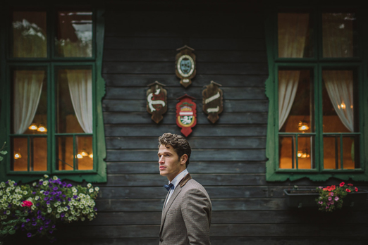 Groom in a tweed suit and bow tie // Waldkind Fine Art Photography // Styling by Mademoiselle Fee // The Natural Wedding Company