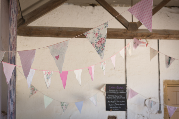 Floral country bunting // Photography Belinda McCarthy // The Natural Wedding Company