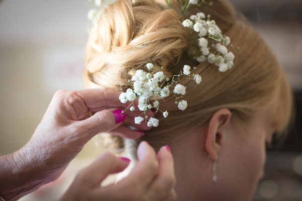 Gypsophila wedding hair flowers // Photography Belinda McCarthy // The Natural Wedding Company