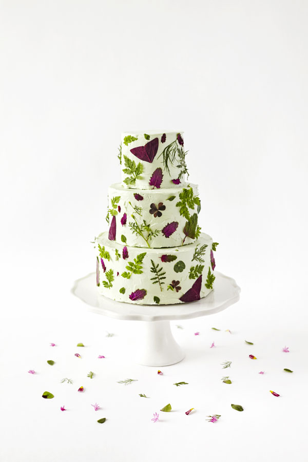 Natural and modern edible leaf wedding cake // Maddocks Farm Organics // Bees Bakery // The Natural Wedding Company