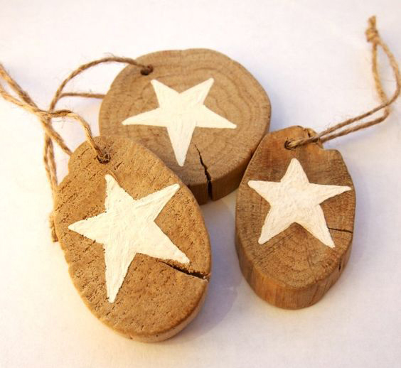 Rustic wood star Christmas tree decorations - eco Christmas gift guide // Emma Lane Designs // The Natural Wedding Company