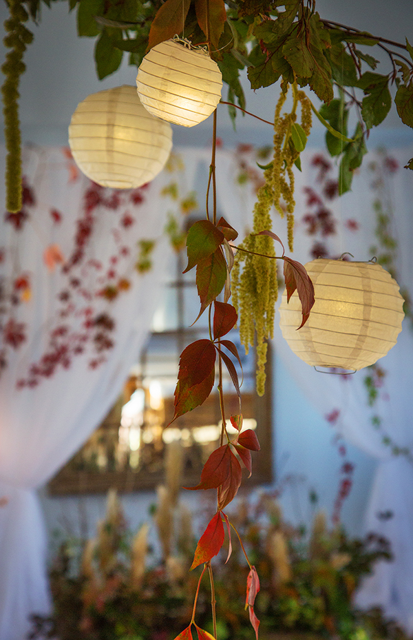 Autumn wedding decor inspiration trailing leaves and lanterns // Kelly Hearn Photography // The Natural Wedding Company