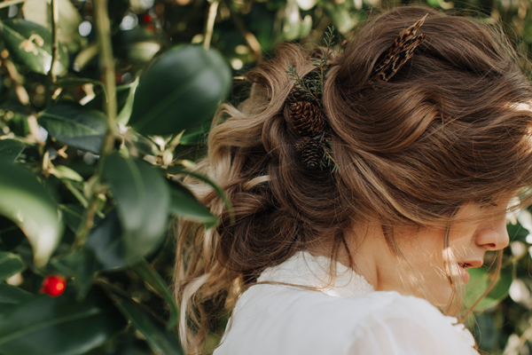Winter wedding hair inspiration with feathers // Megan Duffield Photography // The Natural Wedding Company