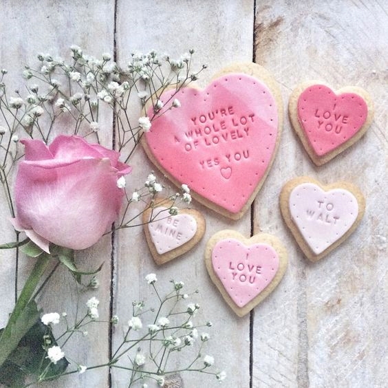 Personalised Valentine's Day biscuits // The Kitsch Hen // The Natural Wedding Company