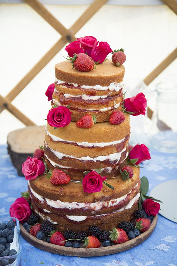 Naked tiered Victoria sponge wedding cake // Jennie Hill Photography // The Natural Wedding Company