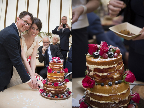 Cutting the wedding cake // Jennie Hill Photography // The Natural Wedding Company