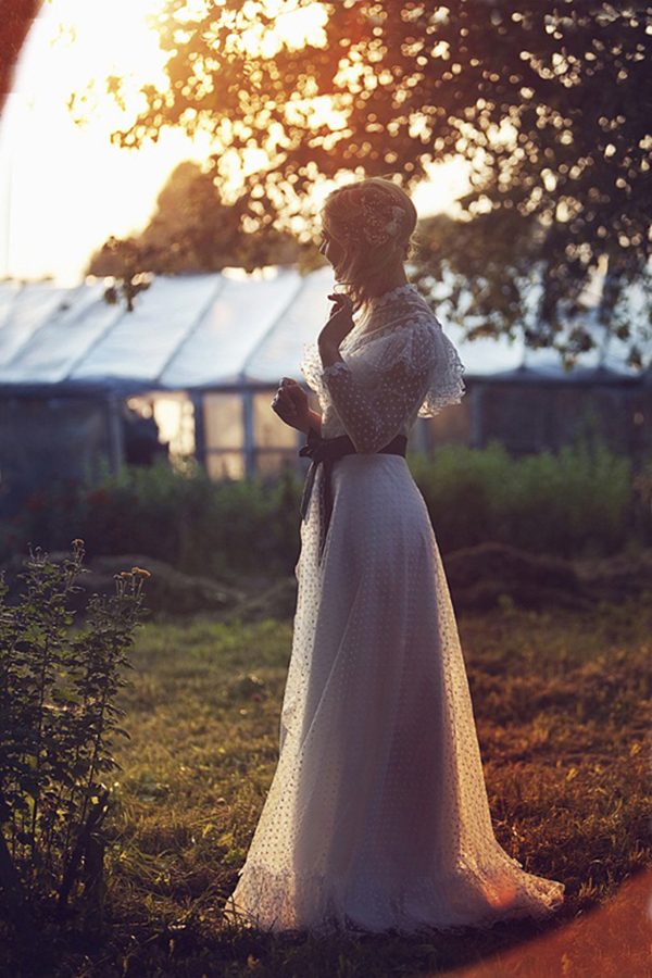Favourite Natural Wedding Styles: Vintage Polka Dot Wedding Dress
